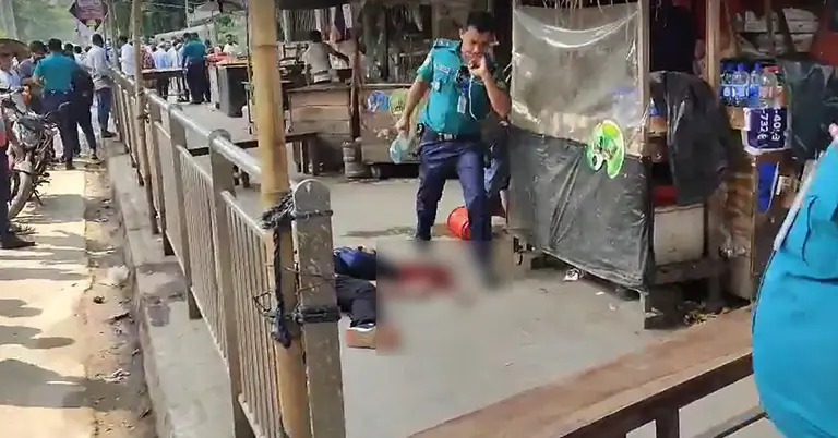 পিলার থেকে বিয়ারিং প্যাড খুলে এক ব্যক্তির মৃত্যু